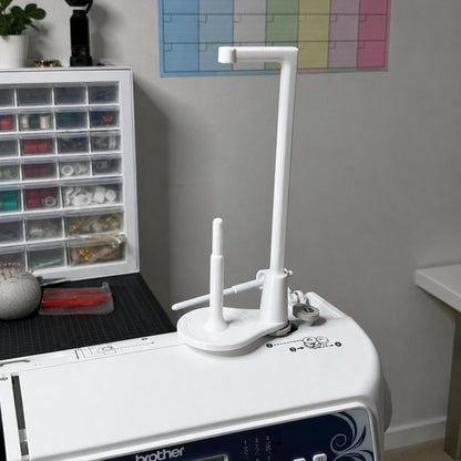 🔥LAST DAY 45% OFF -- 🧵Large Capacity Thread Spool Stand🪡(Compatible With Most Sewing Machines In US Markets)