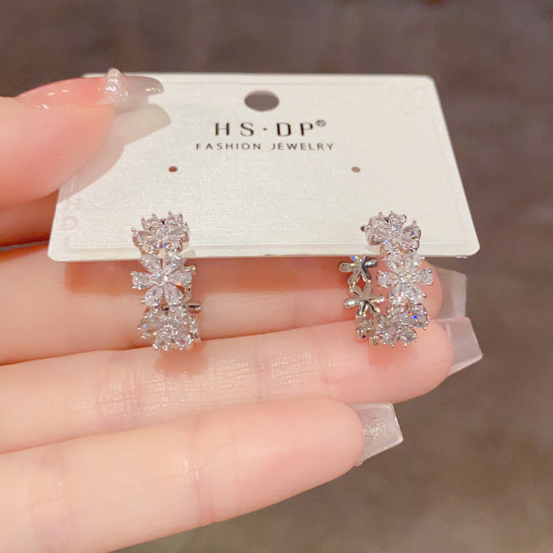 🔥While Supplies Last 40% OFF!🎉 Sparkling Elegant Floral Cluster Hoop Earrings