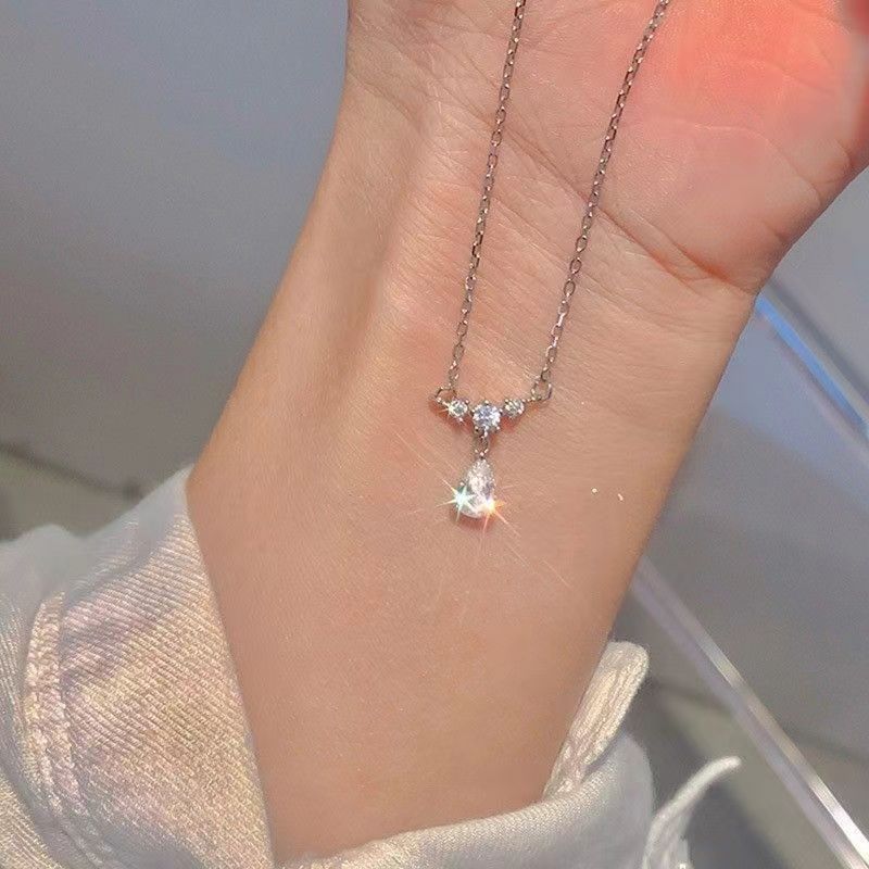 🔥Fashionable And Luxurious Waterdrop Necklace