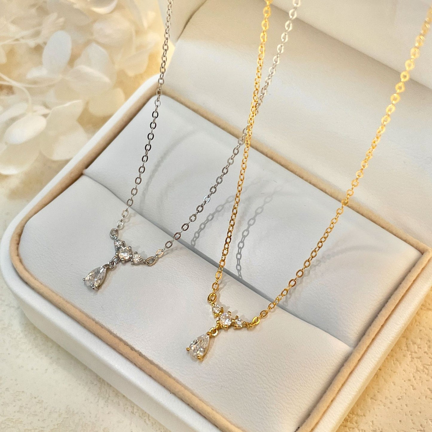 🔥Fashionable And Luxurious Waterdrop Necklace