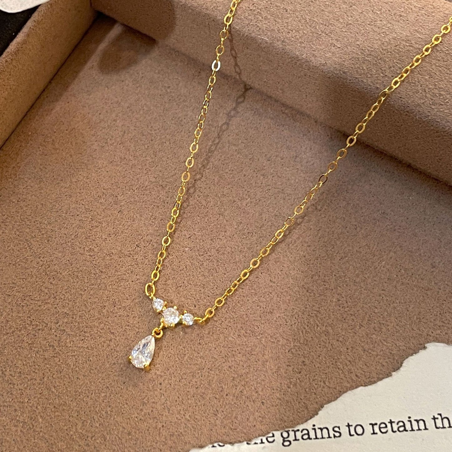 🔥Fashionable And Luxurious Waterdrop Necklace