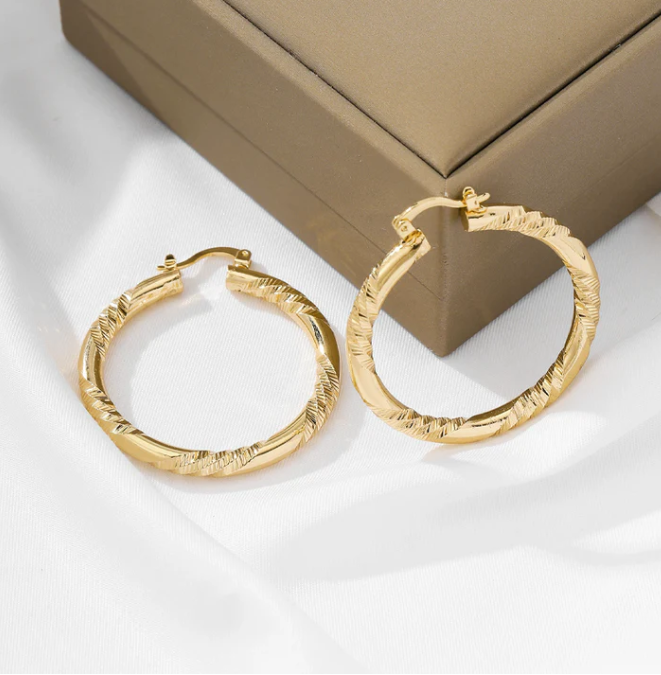 💫 LIMITED-TIME 30% OFF! 💥 Women's Elegant Twisted Hoop Earrings – Modern, Lightweight, Versatile ✨