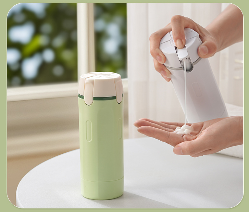 🧴4-in-1 Leakproof Rotatable Travel Dispenser Set