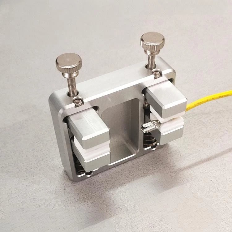 Heavy-duty aluminum welding clamp with temperature-resistant jaw for circuit board mounting, soldering wire clamp