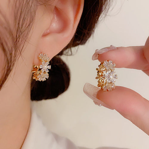 🔥While Supplies Last 40% OFF!🎉 Sparkling Elegant Floral Cluster Hoop Earrings