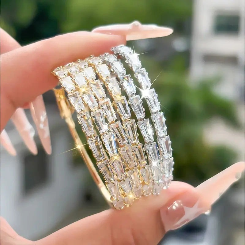 📢📢33% OFF !! ⏰Women's Sparkling Cubic Zirconia Hoop Earrings