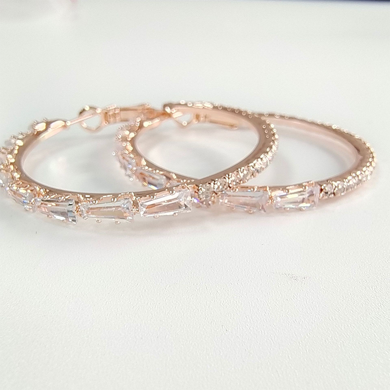 📢📢33% OFF !! ⏰Women's Sparkling Cubic Zirconia Hoop Earrings