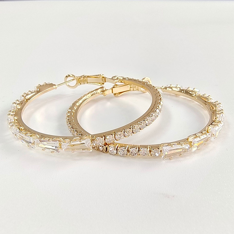 📢📢33% OFF !! ⏰Women's Sparkling Cubic Zirconia Hoop Earrings