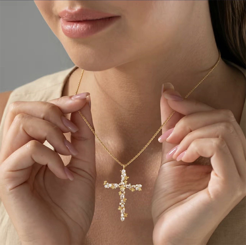 ✨ 2026 Sale — Over 31 700 Sold!✝️ Radiant Cross Necklace